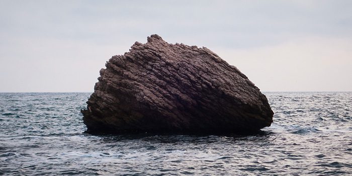 rock-in-ocean-by-lionel-gustave-700x350-e1490363406789